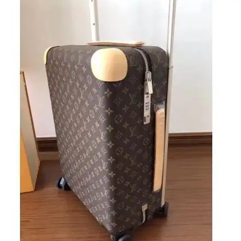 55 Louis HORIZON Vuitton 0615